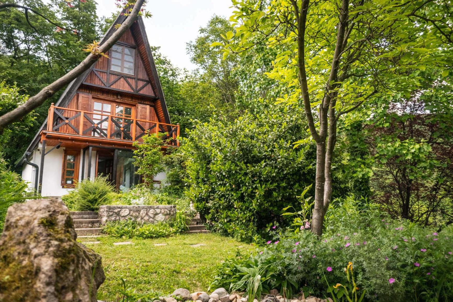 Villa Erdo Lelke Vendeghaz: Mesebeli, Erdoszeli Fahaz Panoramaval Nagymaros Exterior foto